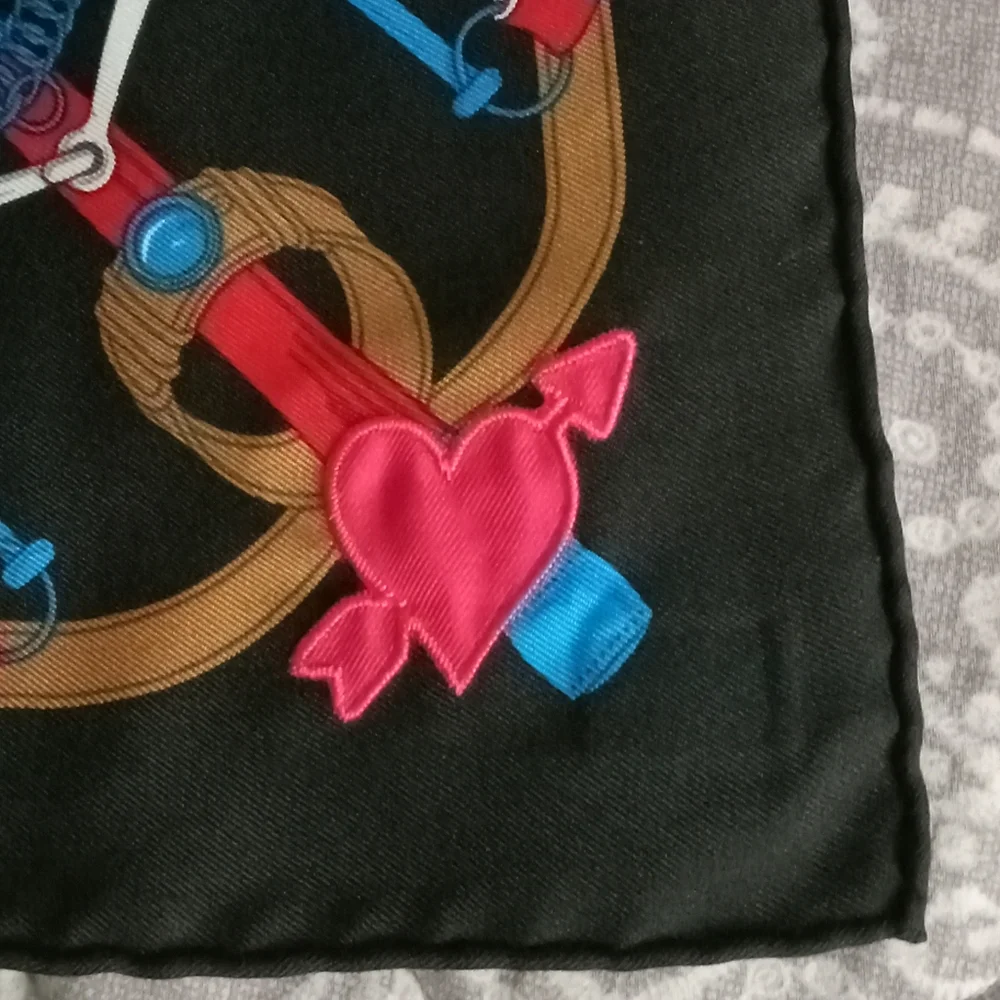 🧡 New With Box HERMES small Silk Scarf